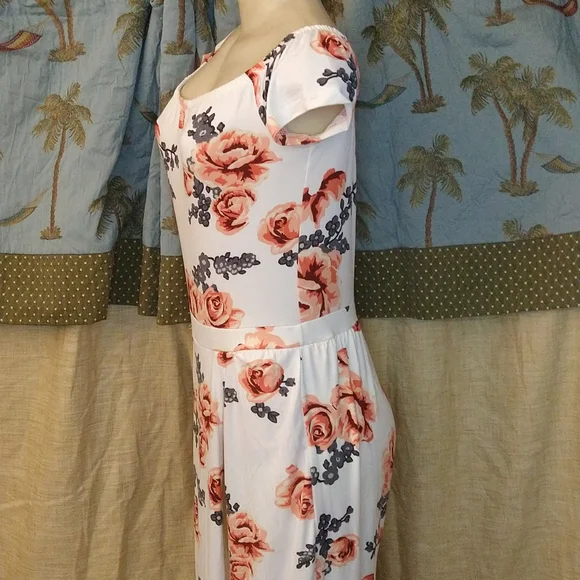 One piece dress with open front and shorts underneath - Picture 4 of 9